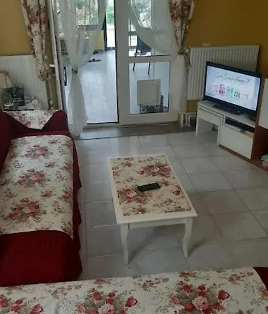 Feriehus 1 + 1 + Veranda Apart Bahceli Ev Kusadası